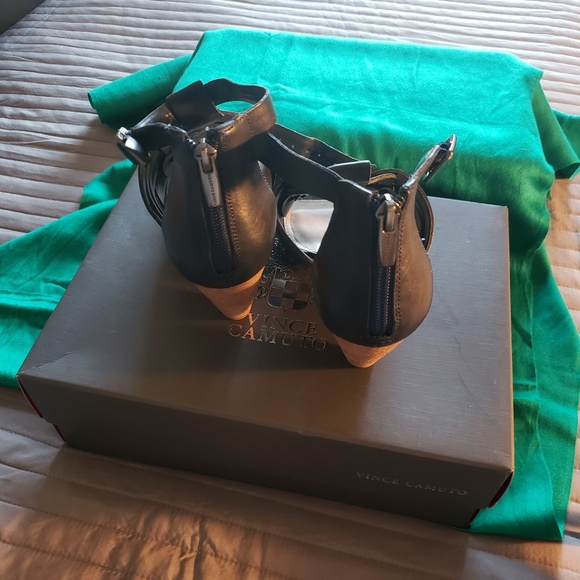 Vince Camuto Peep Toe - Picture 2 of 4